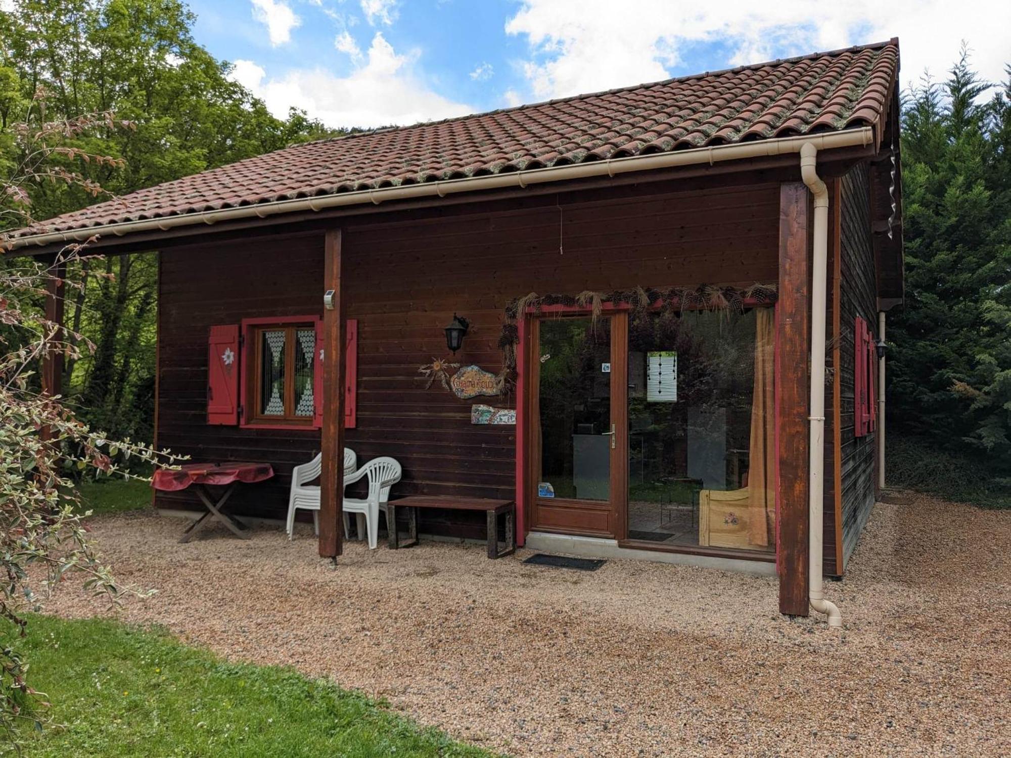 Les Chalets De La Vigne Grande Saint-Floret Exteriér fotografie